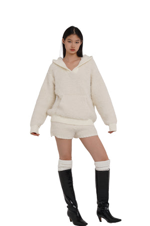 CIRCLE FLEECE FUZZY SWEATER  & CIRCLE FLEECE FUZZY SHORTS