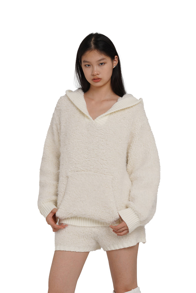 CIRCLE FLEECE FUZZY SWEATER  & CIRCLE FLEECE FUZZY SHORTS