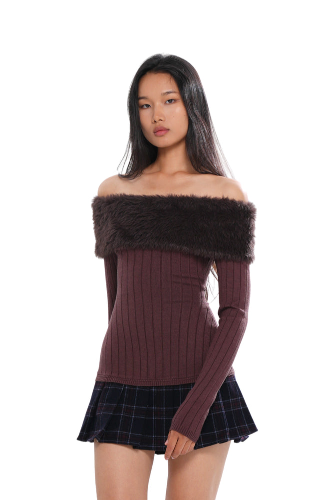 OFF-THE-SHOULDER PLEATED DRESS WITH FAUX FUR COLLAR